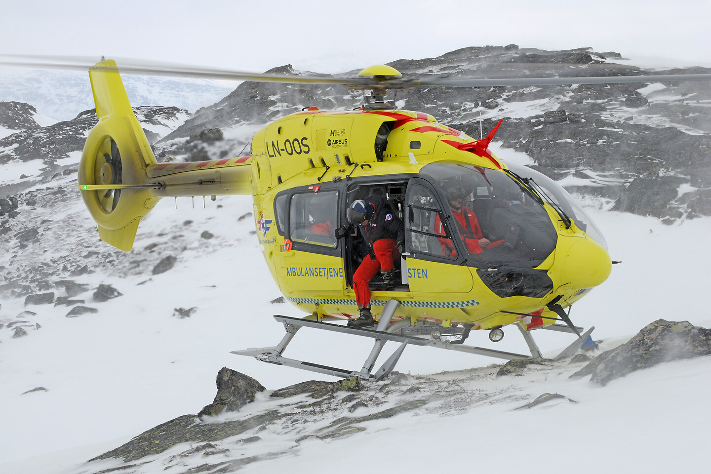 norwegian-air-ambulance-expands-its-h145-fleet-business-airport