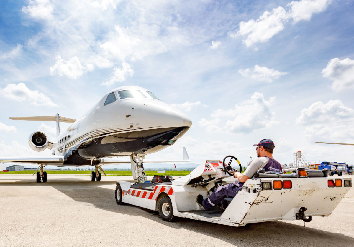 Jet Fbo Ramp Jet Aviation acquires Jet IN FBO in Milwaukee | Business Airport ...