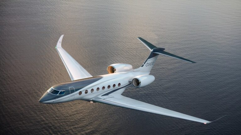 The G800 features 8,200 nautical mile range capability and cabin altitude of 2,840 feet when flying at 41,000 feet altitude